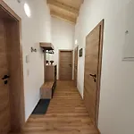 Schustererhof Apartman *